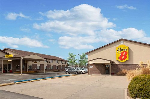 Reserved Because They Served: Super 8 Introduces Veteran Parking at Nearly  1,800 Hotels across the U.S. and Canada