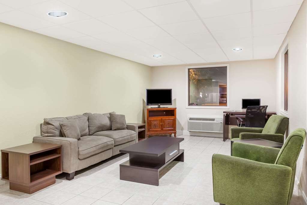 Hotel photo 32 of Super 8 by Wyndham Buffalo.