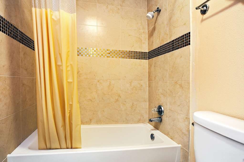 SUPER 8 BY WYNDHAM TERRELL $75 ($̶8̶2̶) - Prices & Motel Reviews - TX