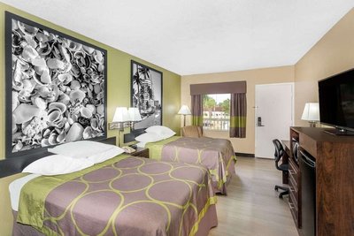 Hotel photo 3 of Super 8 by Wyndham Sarasota Near Siesta Key.