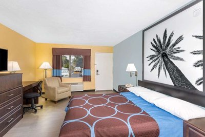 Hotel photo 17 of Super 8 by Wyndham Sarasota Near Siesta Key.
