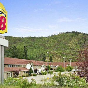 Welcome to the Super 8 West Kelowna BC