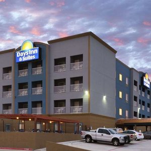 Welcome To Days Inn Suites Galveston