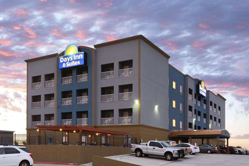 Days Inn &amp; Suites by Wyndham Galveston West/Seawall, hotel em Galveston