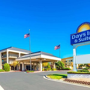 Welcome to the Days Inn and Suites Albuquerque North