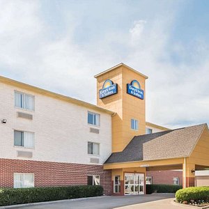 Welcome to the Days Inn and Suites Dallas