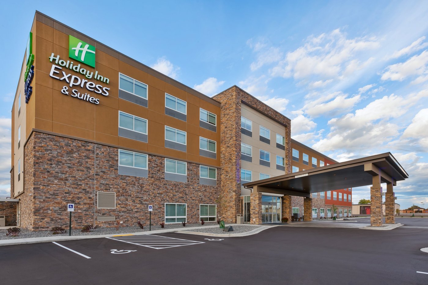 HOLIDAY INN EXPRESS & SUITES EAU CLAIRE WEST I-94, AN IHG HOTEL ...