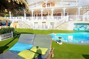 Pool & Beach