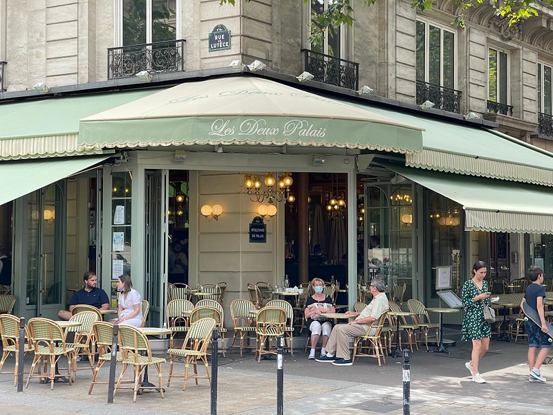 Le Central in Paris - Restaurant Reviews, Menu and Prices