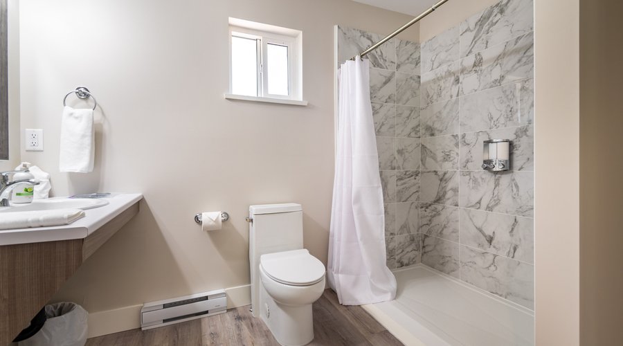 Full bathrooms in each cabin.