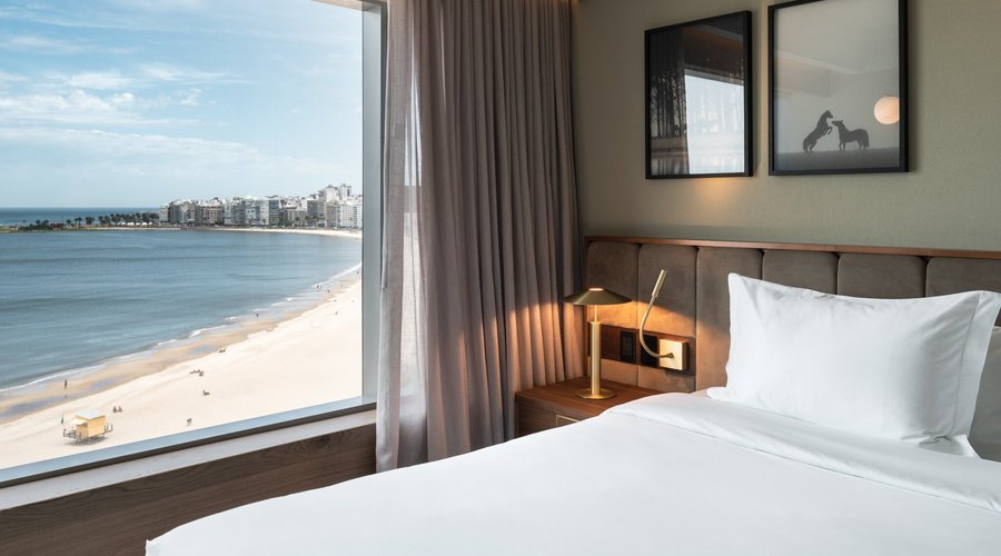 HABITACIÓN DELUXE CON CAMA KING Y VISTA RÍO