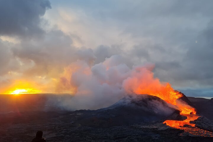 2023 Small Group Volcano Hike with a Geologist