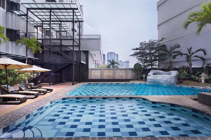 Radisson Medan Pool Pictures & Reviews - Tripadvisor