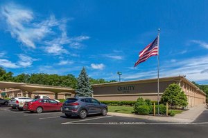 Quality Inn Ledgewood - Dover in Ledgewood, image may contain: Car, Vehicle, Transportation