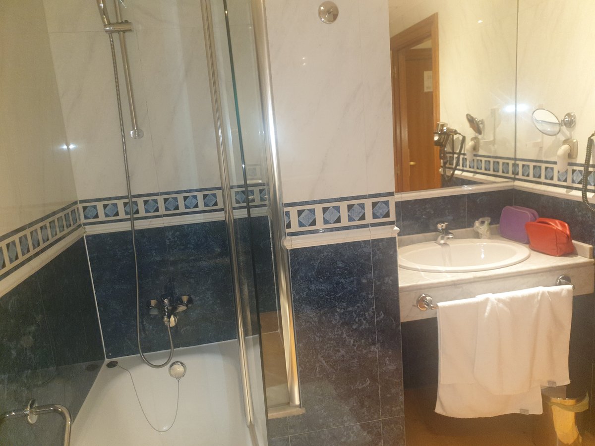 HOTEL ZENTRAL GIJON REY PELAYO $117 ($̶1̶3̶9̶) - Prices & Reviews - Spain