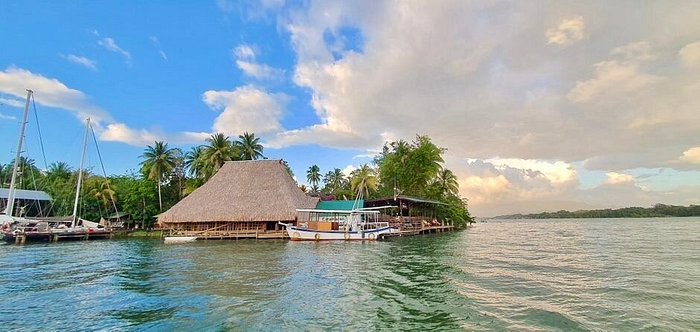 catamaran island hotel rio dulce guatemala
