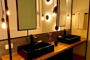 Room & Suite