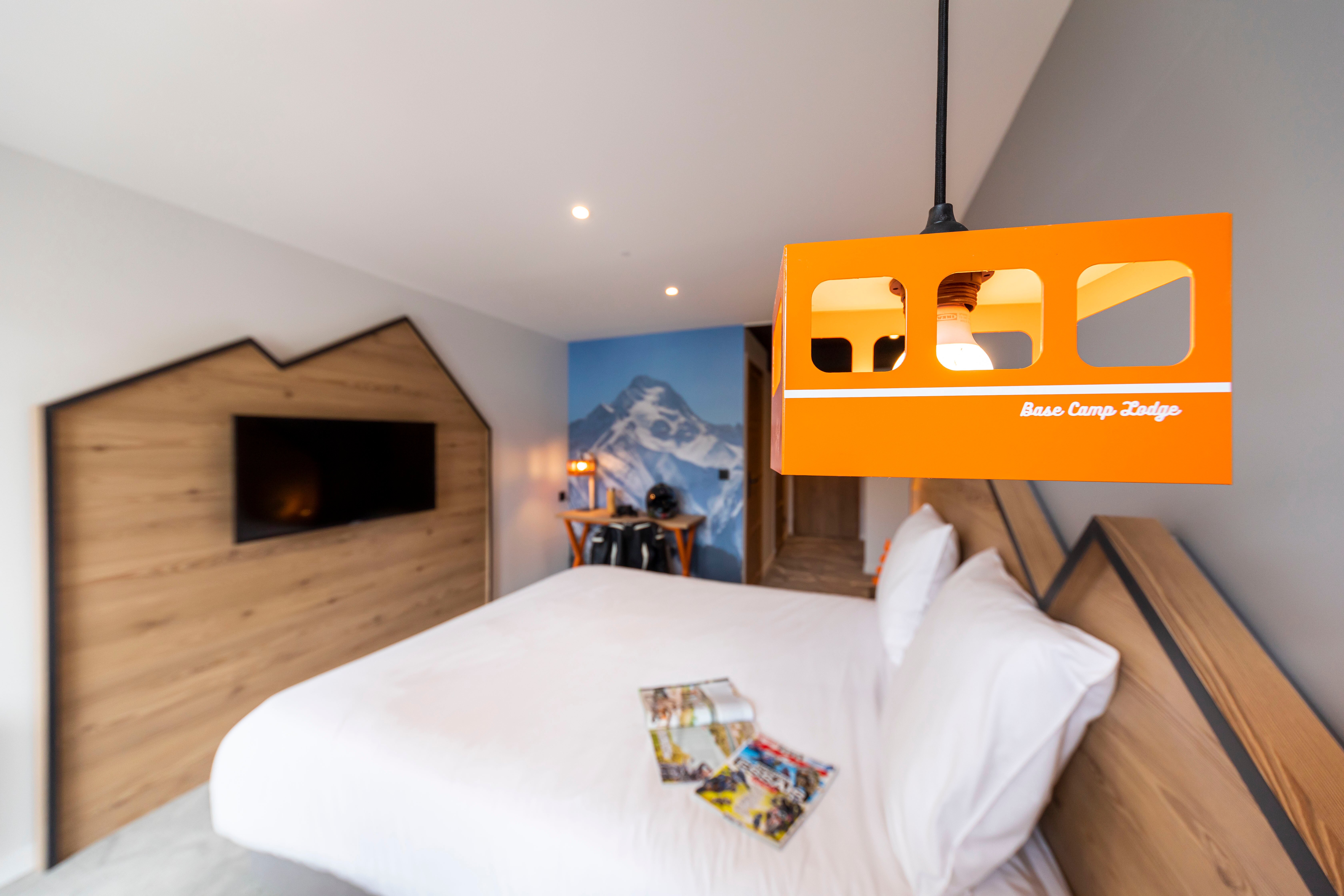 HOTEL BASE CAMP LODGE - LES 2 ALPES - Updated 2023 Prices & Guest House ...