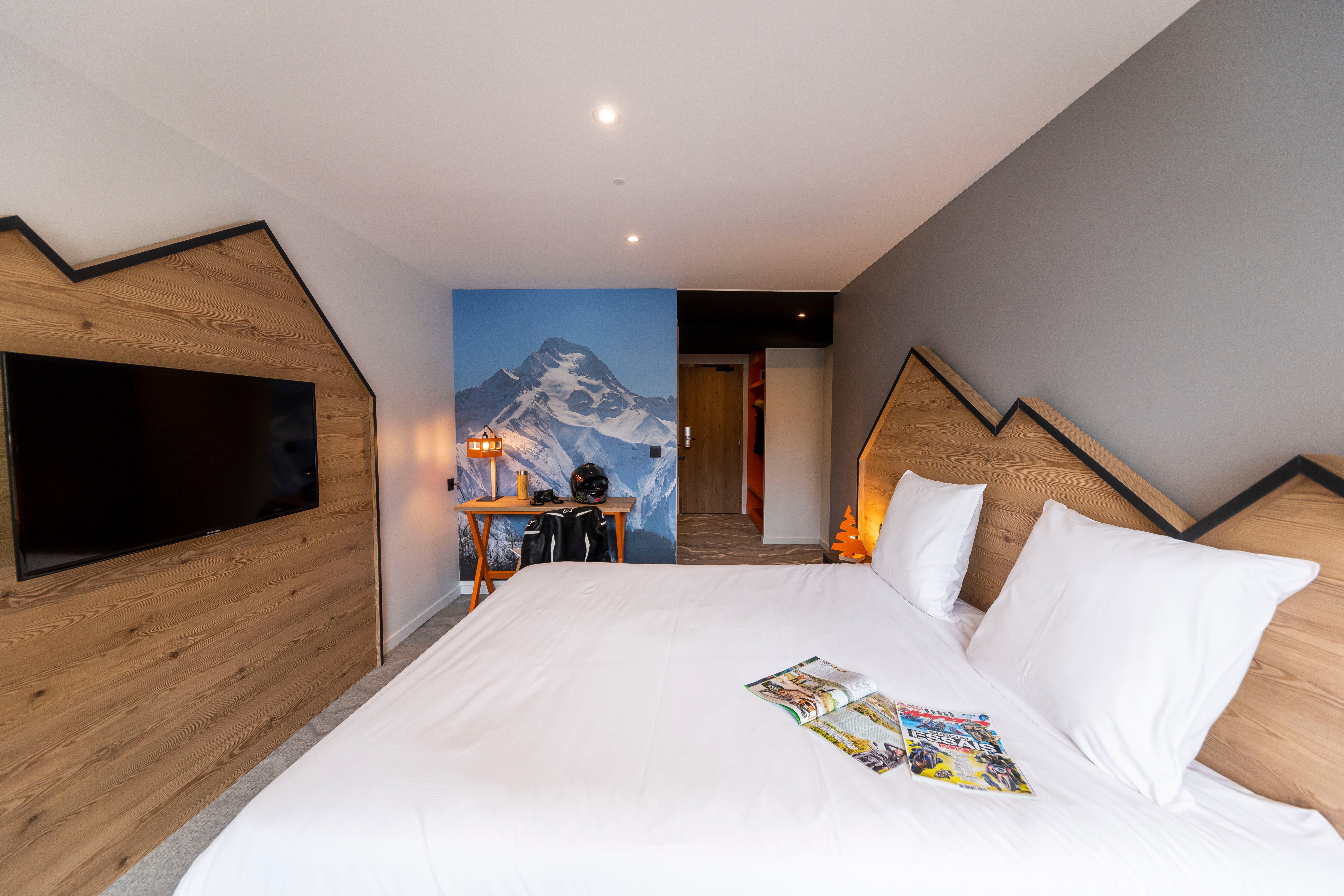 HOTEL BASE CAMP LODGE - LES 2 ALPES B&B : Tarifs 2024 Et 9 Avis