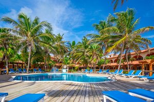 Piscina y playa