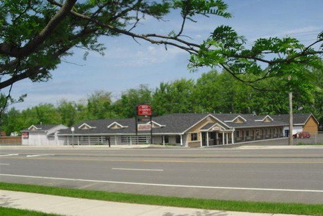 RED CARPET INN ORCHARD PARK - Motel Reviews, Photos, Rate Comparison ...