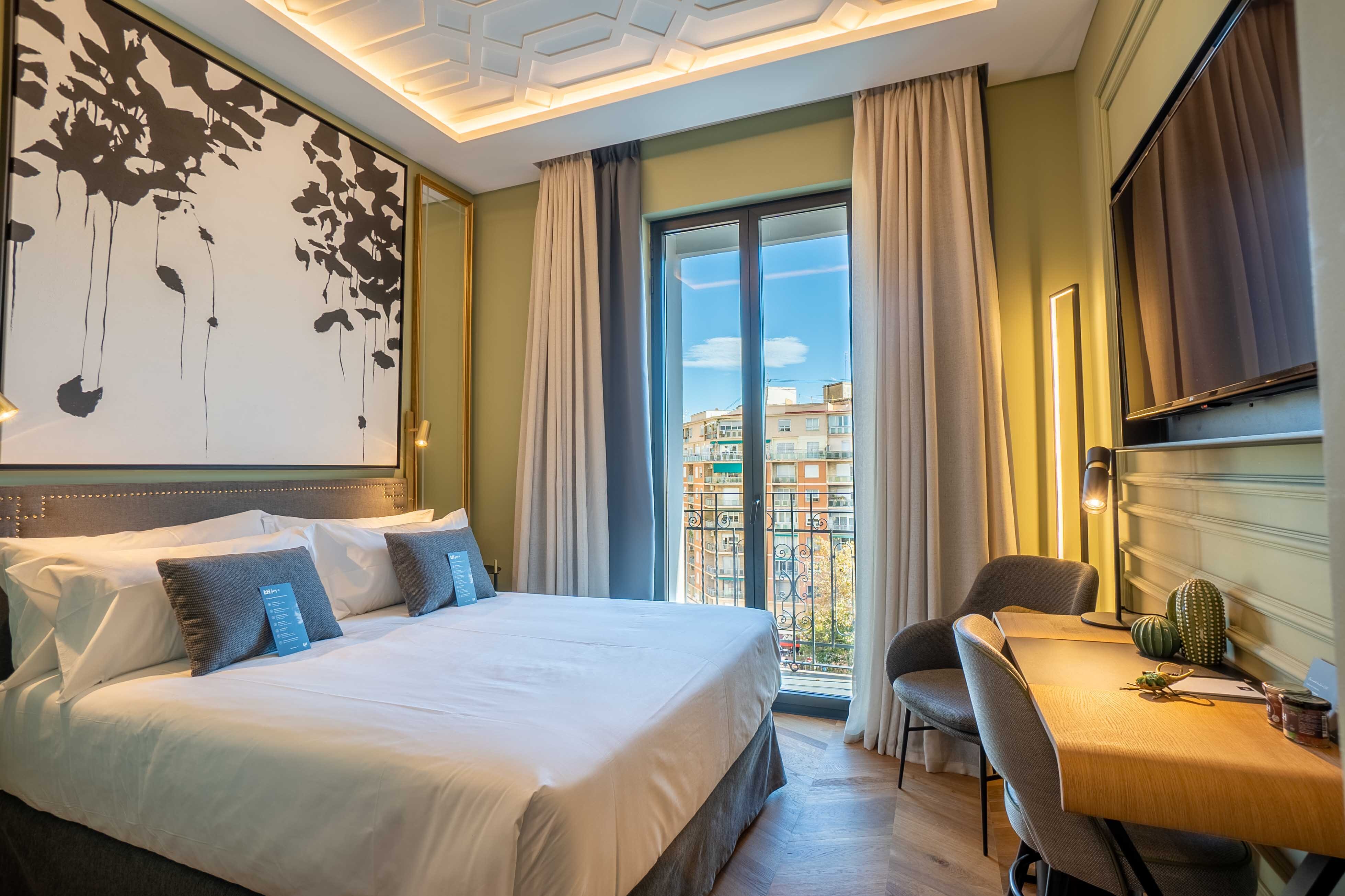 L&H Gran Via Valencia Rooftop Bar: Pictures & Reviews