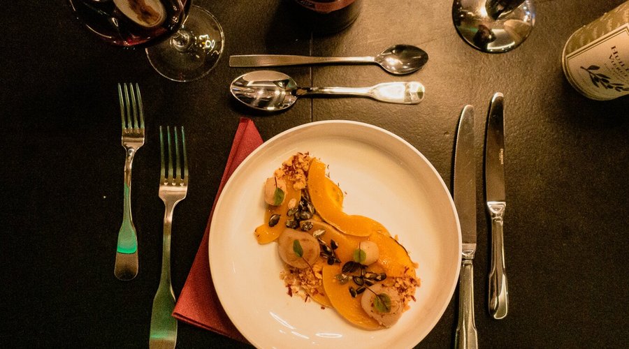 Coquille St. Jaques, roasted pumpkin, tomate crisp & beurre blanc