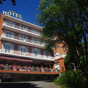 Fachada principal del hotel