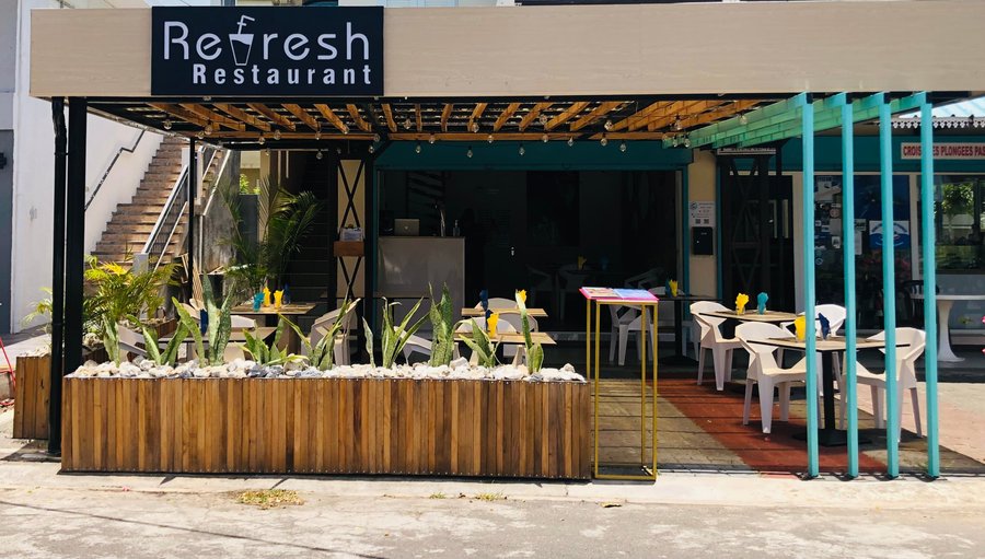 Refresh Restaurant 
Open Terrace 