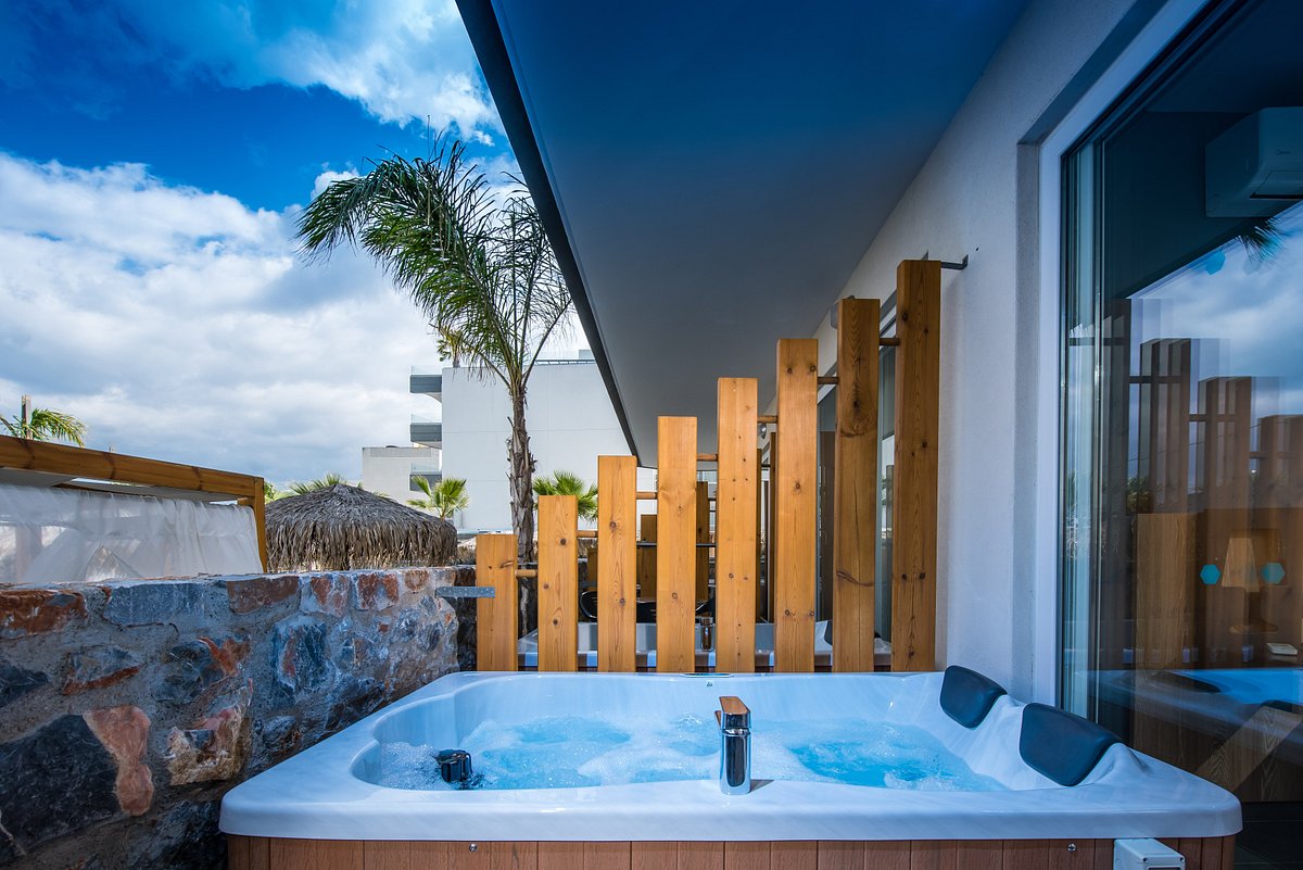 Superior double with Indoor Jacuzzi – Infinity Blue Boutique Hotel and Spa
