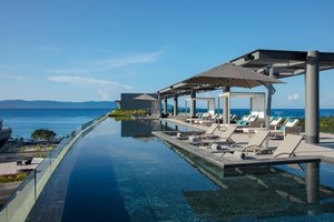Piscina y playa