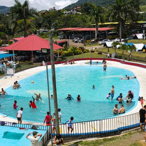 El Camping Lago Calima Windsurf cuenta con una piscina amplia,  esta se ubica a pocos metros de la orilla del lago calima y limita con la zona de camping. Todo en un solo lugar.
