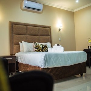 QUEEN DELUXE ROOM