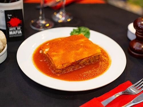 Lasagna con Cordero della Famiglia Corleone con Muzzarella, tomates secos y puerro
Lamb Lasagna Famiglia Corleone with mozzarella, dry tomatoes and leek
