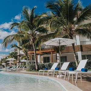 Pool Lounge Chairs