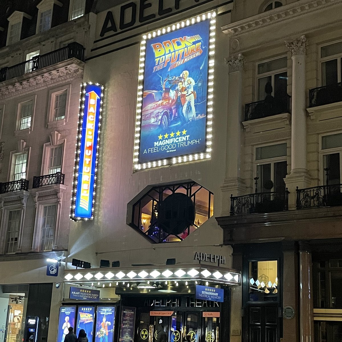 Back To The Future At The Adelphi Theatre Londres Ce Quil Faut Savoir