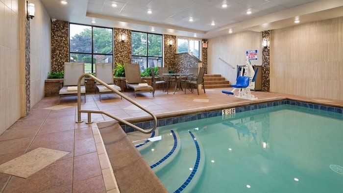 Best Western Plus Concordville Hotel Pool Pictures & Reviews - Tripadvisor