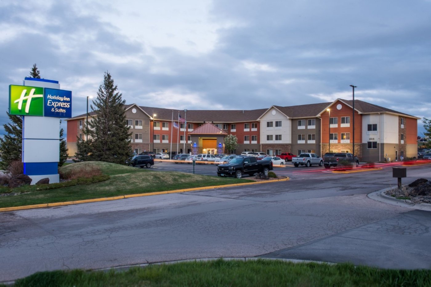 HOLIDAY INN EXPRESS & SUITES RAPID CITY I-90, AN IHG HOTEL $140 ...