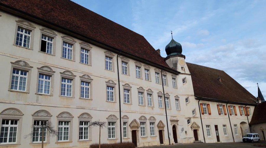 Château de Porrentruy avec sa Tour Réfous, ses 120 boulets de canon, sa vue panoramique sur la vieille de Porrentruy
