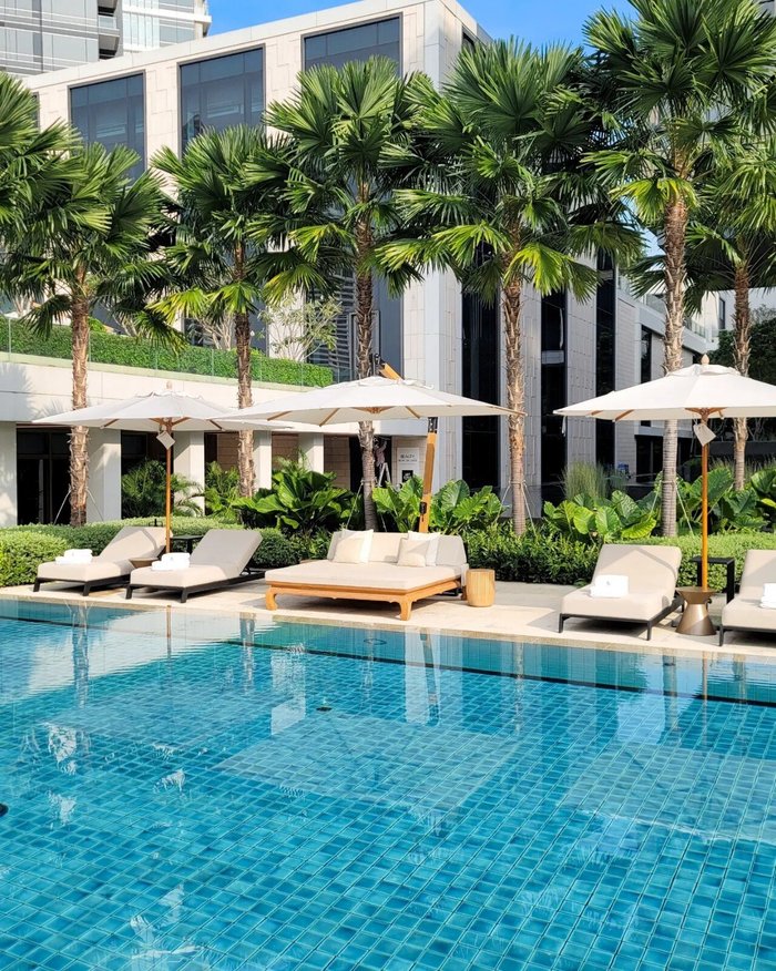 Four Seasons Hotel Bangkok at Chao Phraya River Pool Pictures & Reviews ...