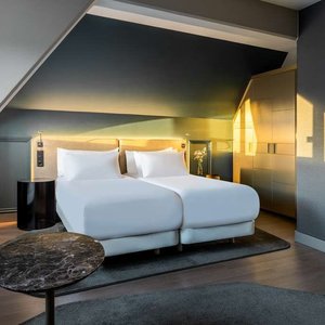 NH Collection Salzburg City Room Superior Family Sunset Flowers Marble Table TV x