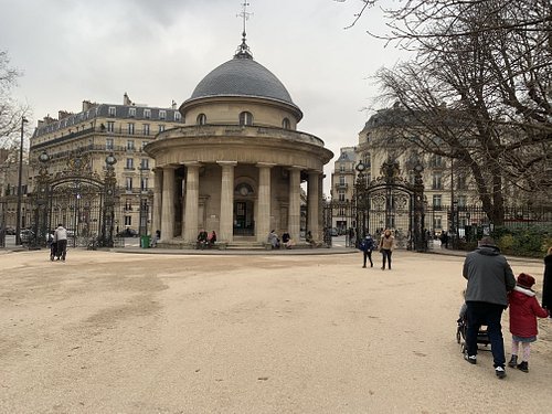 Bien Sûr, Quartier du Faubourg-du-Roule, Paris