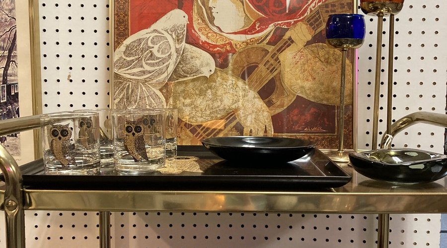 It's the first Hump Day of 2022!  Treasure hunts are a great way to spend a hump day!  20% off all treasures found! #antiques #collectibles #sale #antiqueshop #vintage #treasure