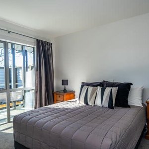 A Queen size Unit