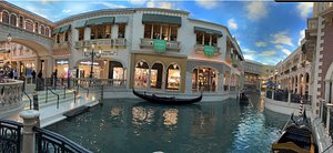 Walking Las Vegas Venetian Shoppes at Grand Canal with @Rosiediairies 
