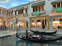 Walking Las Vegas Venetian Shoppes at Grand Canal with @Rosiediairies 