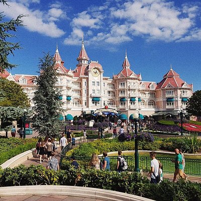 Crowds walking into Disneyland Hotel at Disneyland Paris