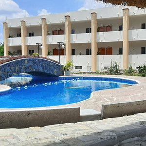 Palapa y alberca
