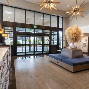 Oxford Suites Portland - Jantzen Beach, hotel in Portland