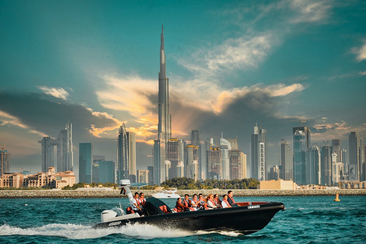 What makes a Guided Boat ride ideal for family outings?